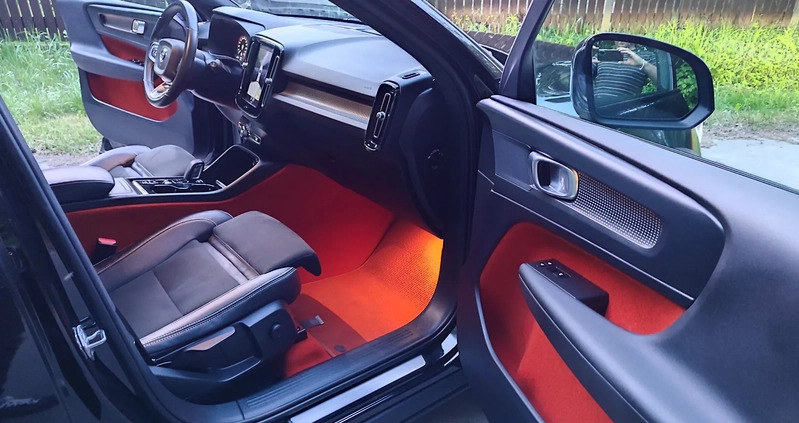 Volvo XC 40 cena 99900 przebieg: 182000, rok produkcji 2019 z Łazy małe 529